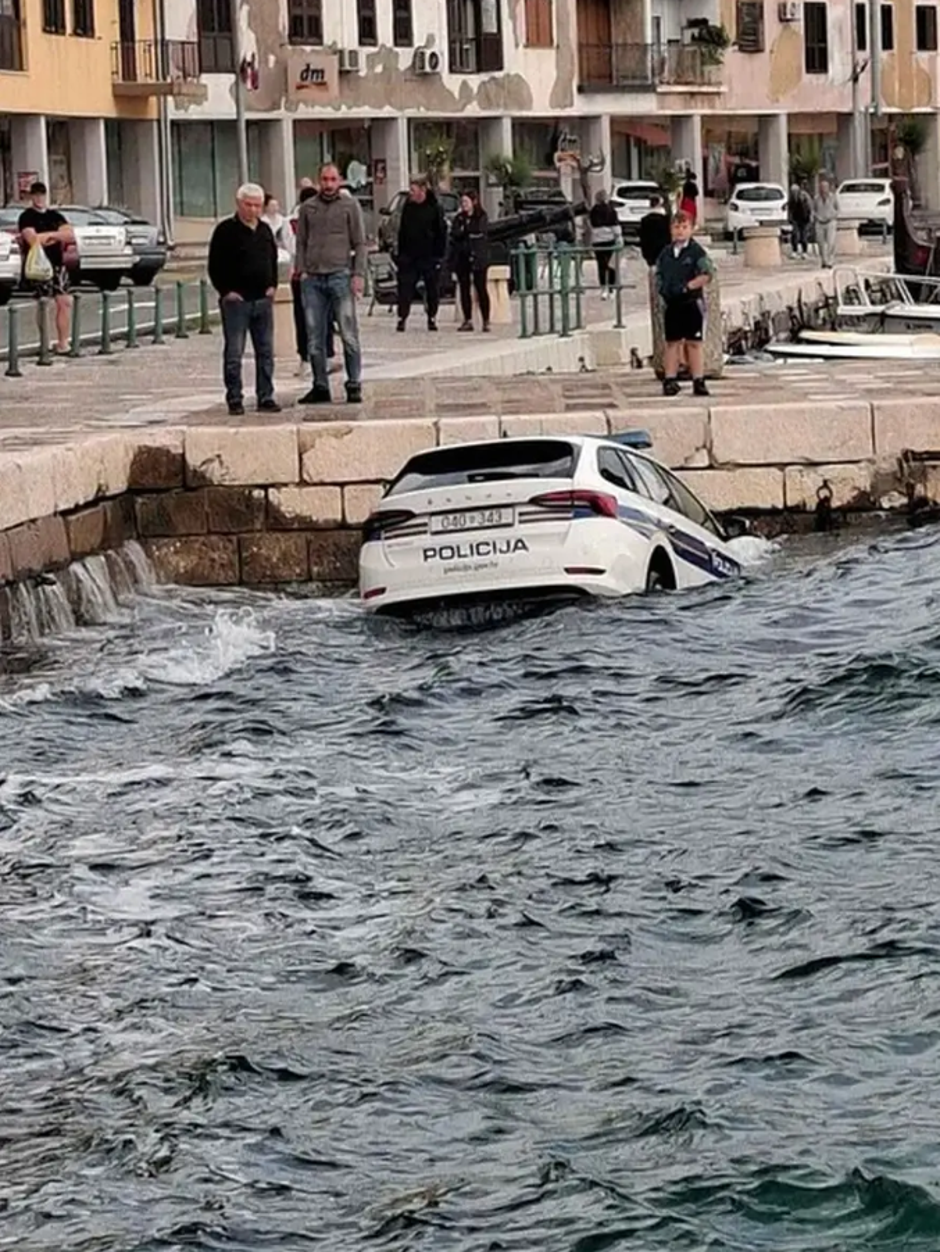 Policijski avtomobil morje | Avtor: Bralec 24sata.hr
