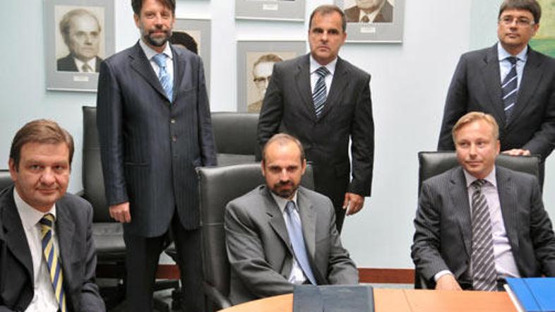 Medtem ko so člani sveta UKC odločali, ali naj sejo zaprejo za javnost, je vodst