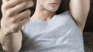 selfie sebek moški fotografiranje