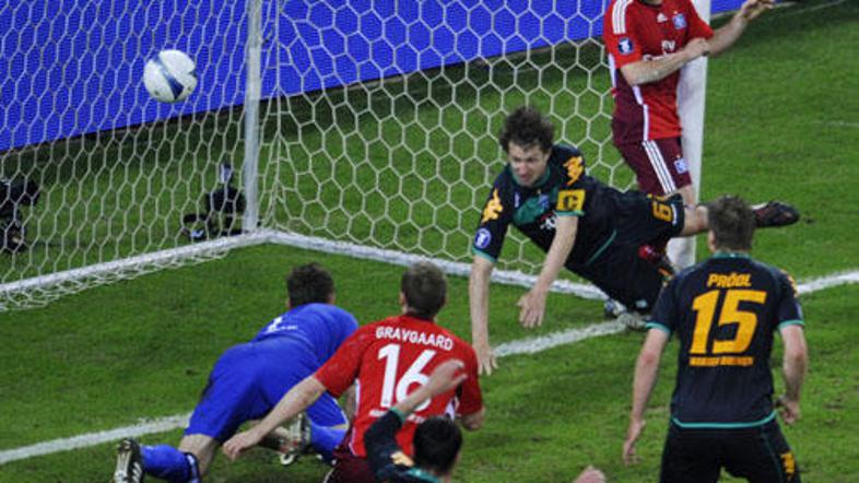 Frank Baumann je po srečnem kotu tako zabil odločilni zadetek.