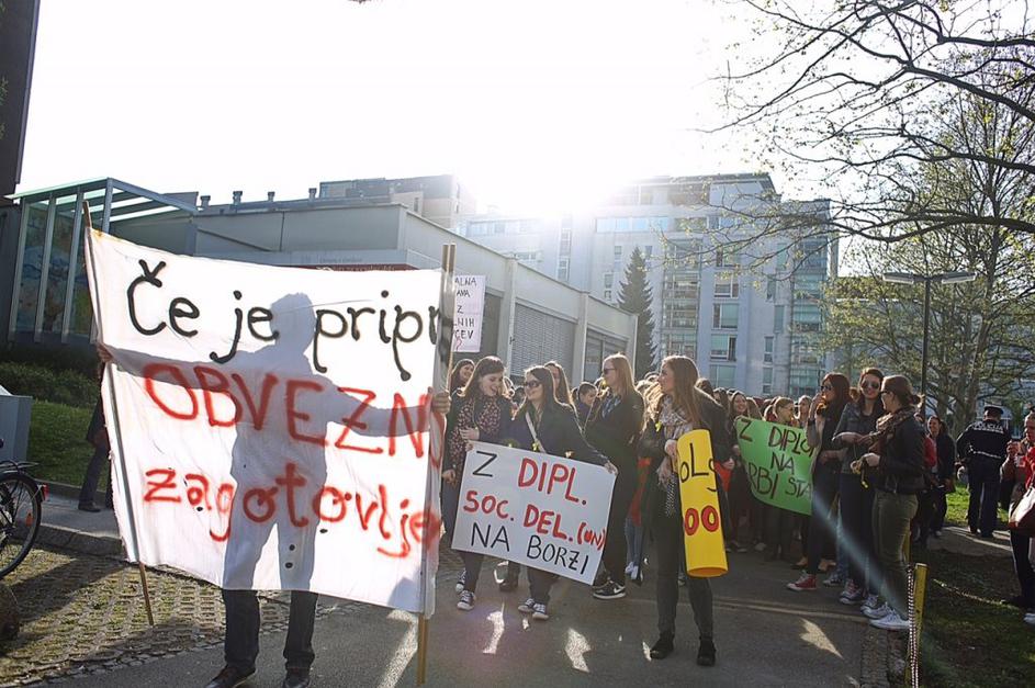 Protest pred fakulteto za socialno delo