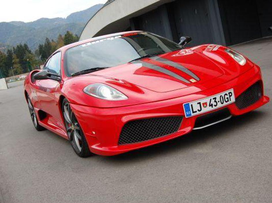 Ferrari F430 scuderia je eden tistih avtomobilov, ki žile hipoma preplavi z adre