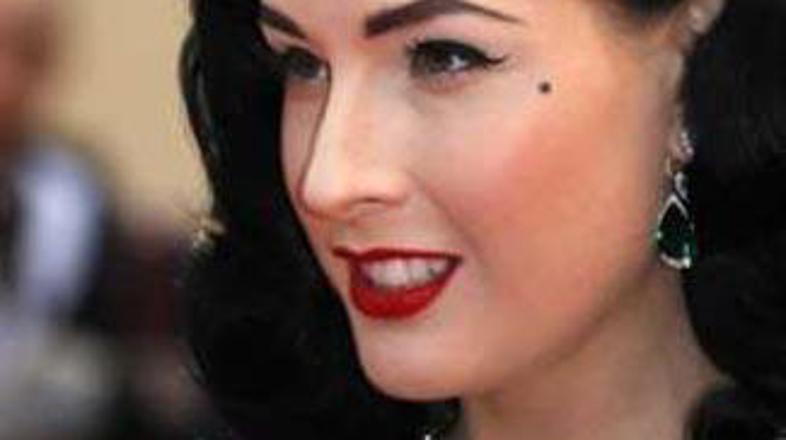 Dita se končno počuti poželjivo.