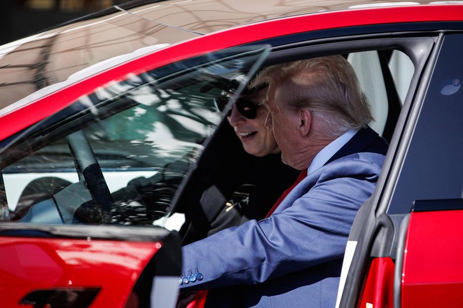 Donald Trump in Tesla in Elon Musk | Avtor: Profimedia