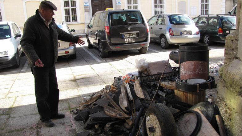 Predsednik krajevne skupnosti Franci Benedik meni, da bi lahko izvajalec kup pos