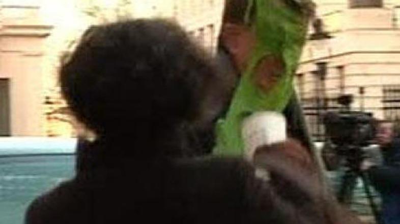 Minister po tem, ko je dobil zeleno juho v obraz.