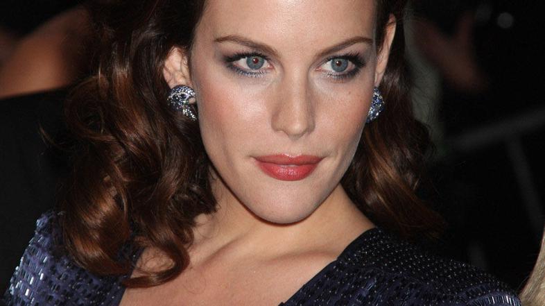 Bančni izpiski so pokazali, da je Perezova Liv Tyler ogoljufala za najmanj 214 t