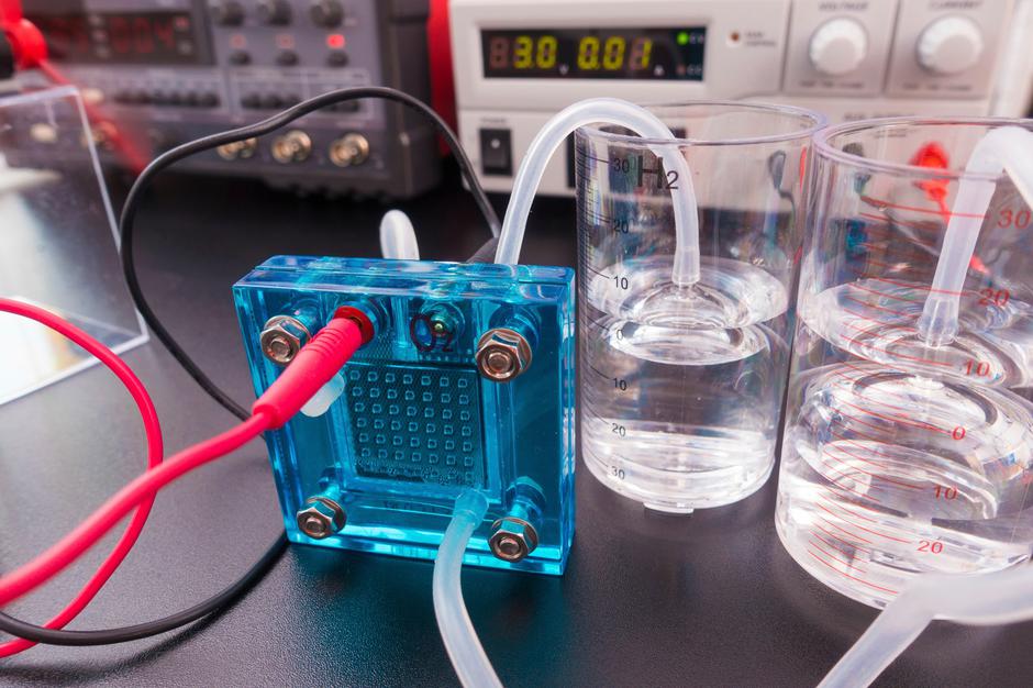 Vodikove celice vodikov pogon laboratorij raziskovalci znanstveniki | Avtor: Profimedia