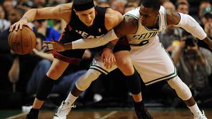 Mike Bibby in Rajon Rondo