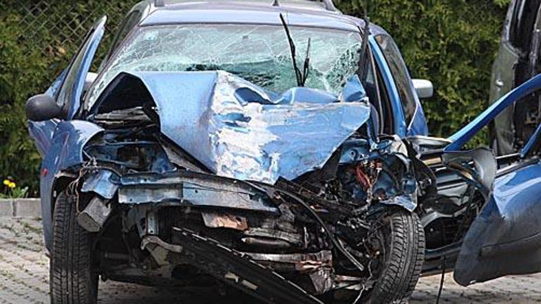 To je vse, kar je ostalo od avta po nesreči, ki se je zgodila na Streliški ulici