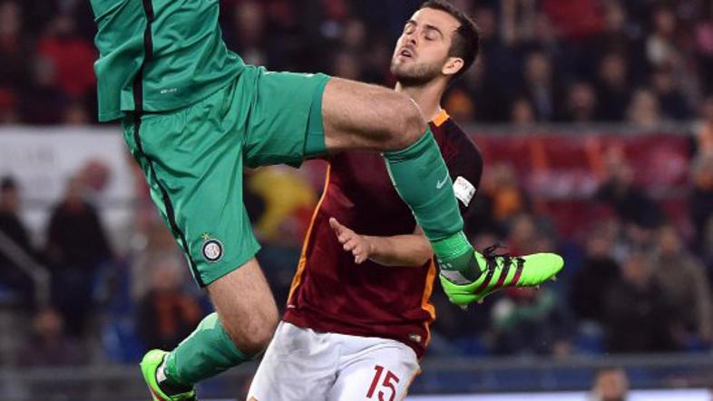 Samir Handanović Miralem Pjanić AS Roma Inter 