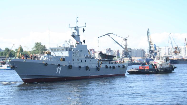 vojaška ladja Trigalv, Sankt Peterburg, krst