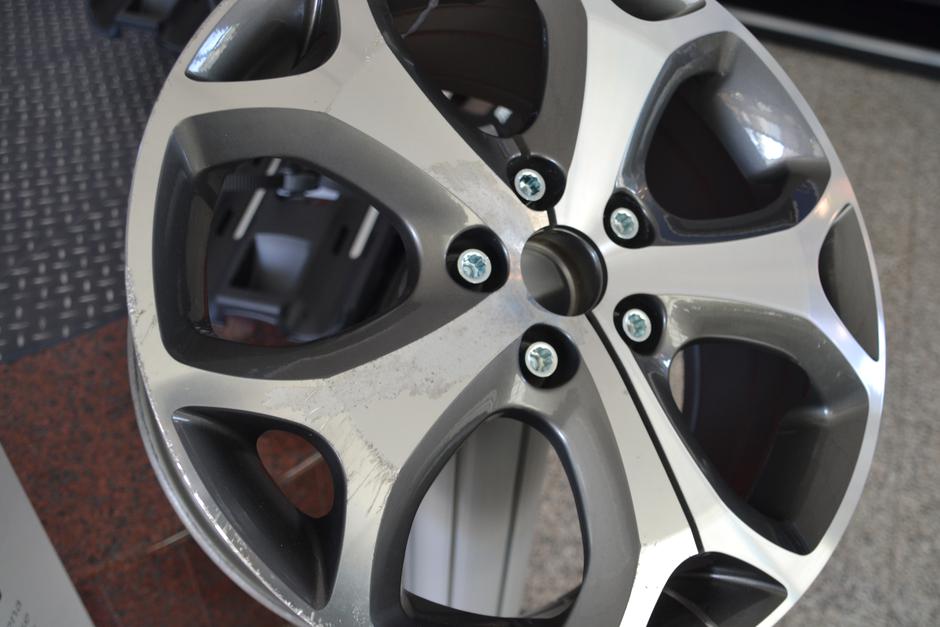 Popravilo avtomobilskih platišč | Avtor: Gregor Prebil