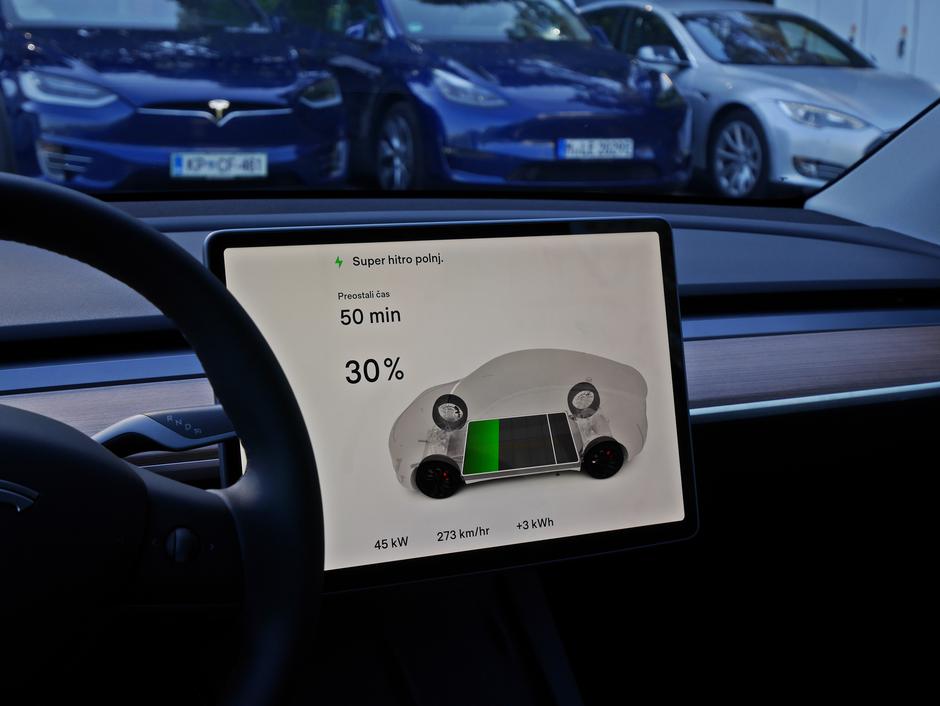 Tesla polnilnica | Avtor: Matija_Janežič