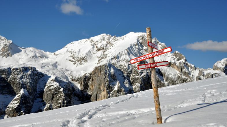 slovenija 12.06.13. Pokljuka, gore,  hribi, sneg, visokogorje, gorska resevalna 