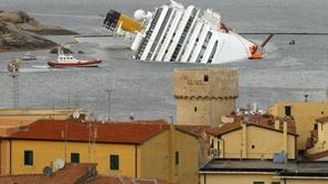 Potapljajoča se Costa Concordia 21. januarja 2012