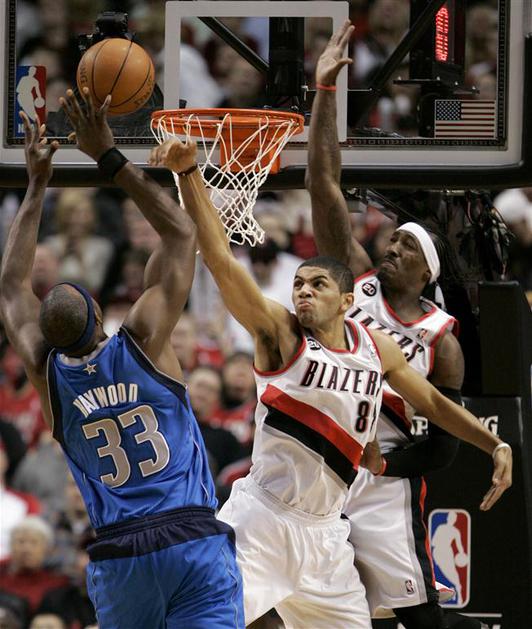 Nicolas Batum, Gerald Wallace in Brendan Haywood