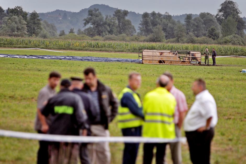 slovenija 23.08.2012 balon, kosara, balonarska nesreca na Ljubljanskem Barju, Ig | Avtor: Boštjan Tacol