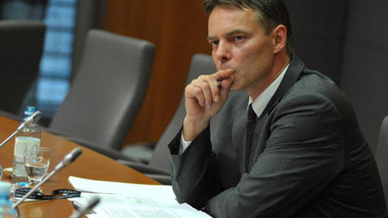 Henrik Gjerkeš je v sredo zvečer že prestal prvo oviro na pristojnem parlamentar