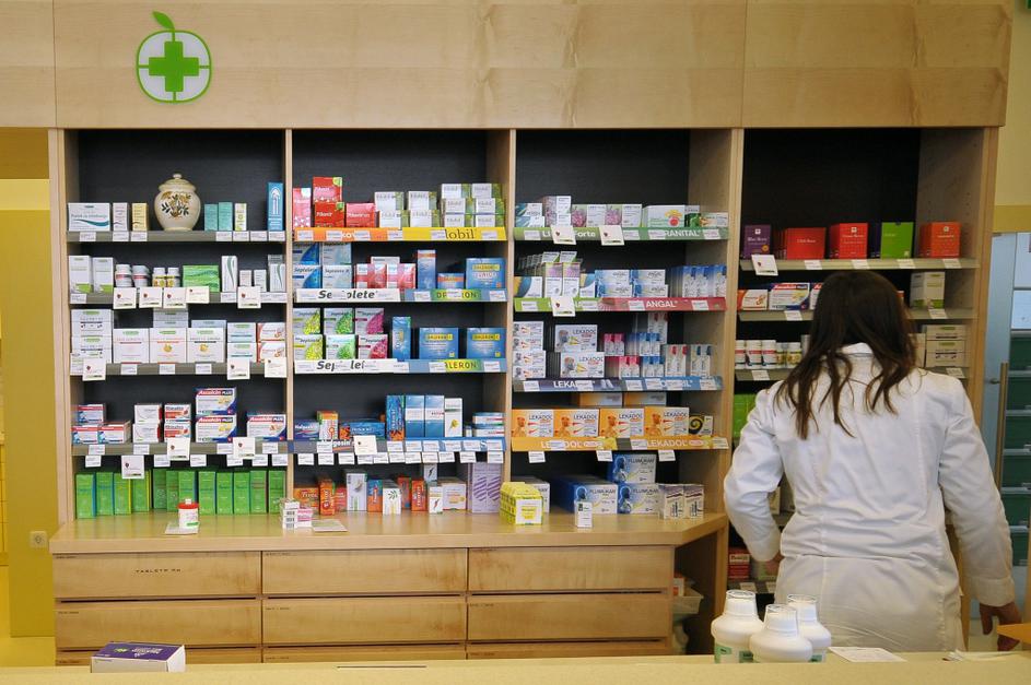 ljubljana 18.01.10, prodajne police, artikli, zdravila, prodajalna, lekarne ljub