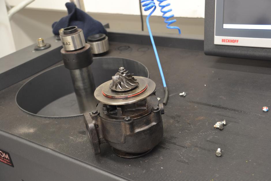 Popravilo turbine | Avtor: Gregor Prebil