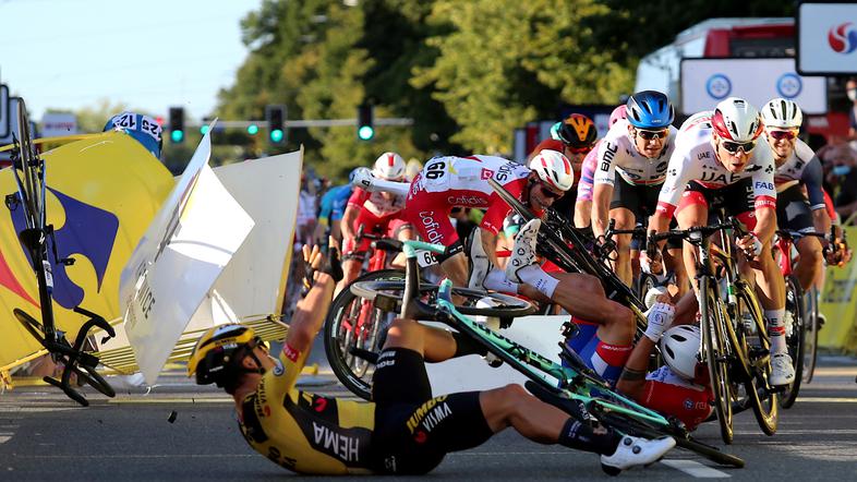 Dylan Groenewegen dirka po Poljski množičen padec