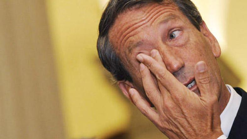 Guverner je na tiskovni konferenci deloval malce zmedeno.