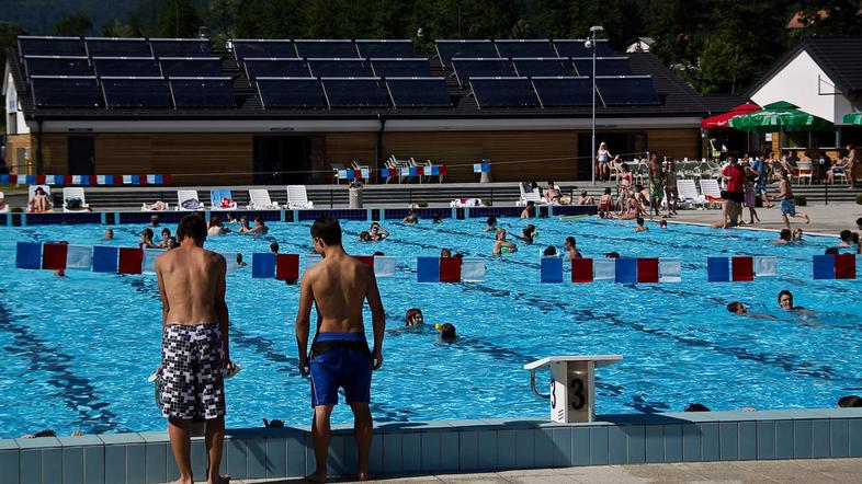 Predvidena podaljšana sezona na brestaniškem kopališču se je letos močno skrčila