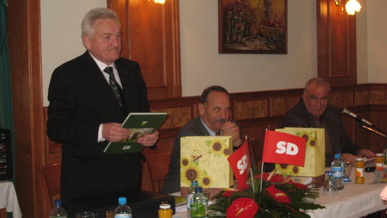 Več kot sto krajanov se je udeležilo javne tribune. Minister za zdravje Borut Mi