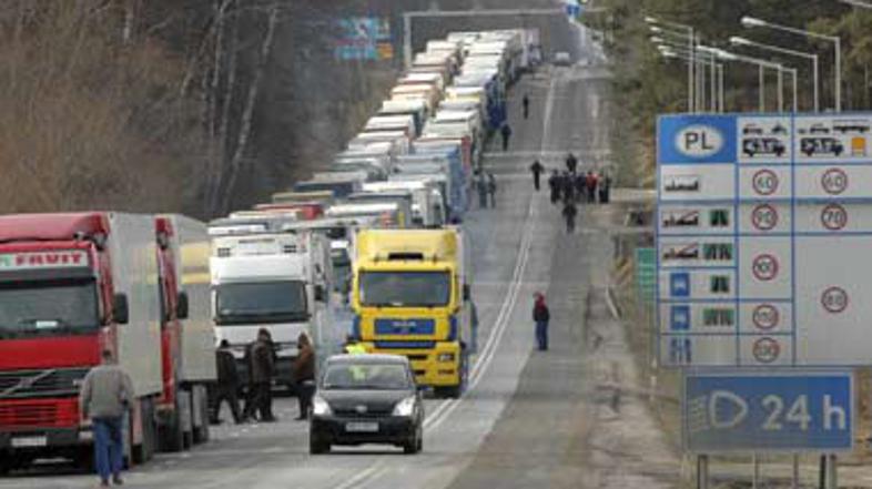 Splošna stavka, ki naj bi trajala en dan, je na avtocestah povzročila tudi za 10