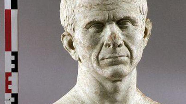 Kip, ki je dve tisočletji počival na rečnem dnu.