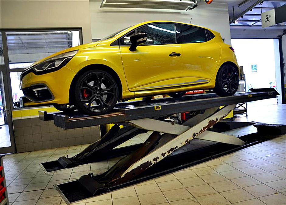 Servis vozil | Avtor: Gregor Prebil