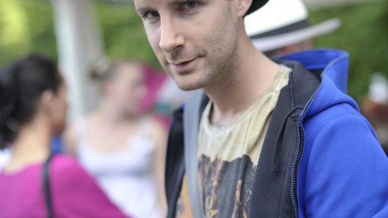 Lady piknik pod klobuki