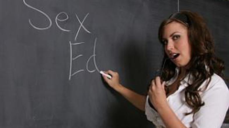 Seksi učiteljica o seksu? Kaj bi si sploh še lahko želeli?