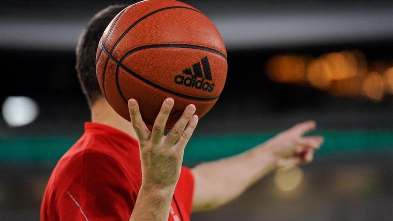 Union Olimpija MZT Skopje Aerodrom liga ABA Stožice sodnik žoga Adidas znamka