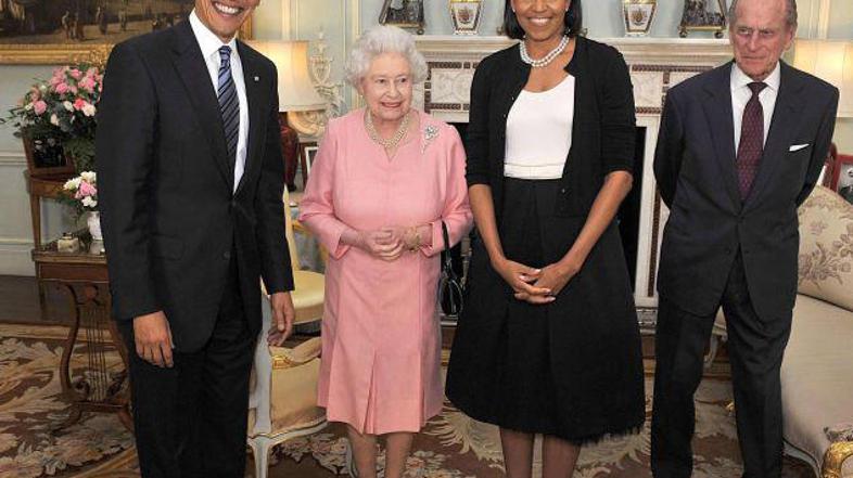 Kraljevi par se je razveselil pomembnega obiska.