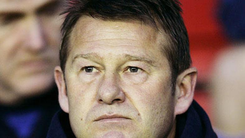 Chris Hutchings je od Dava Whelana dobil nezaupnico.