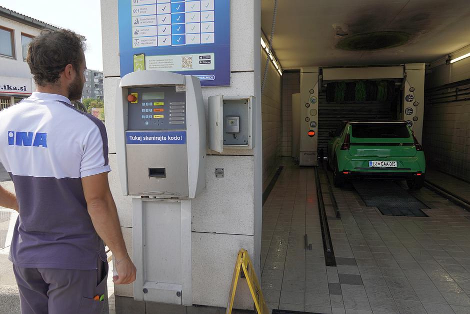 Avtopralnica MOL in INA | Avtor: Matija_Janežič