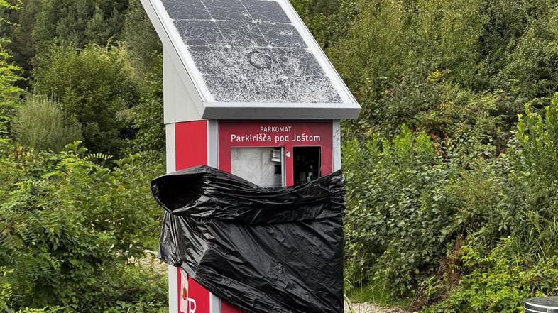 Vandali na parkirišču pod Joštom