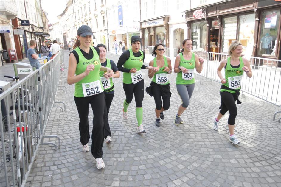 Če želite visokoresolucijsko fotografijo, nam pošljite elektronsko sporočilo na 