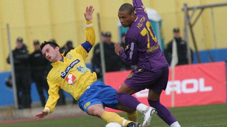 Nilton je svoj debi v majici Maribora končal po 28 minutah.