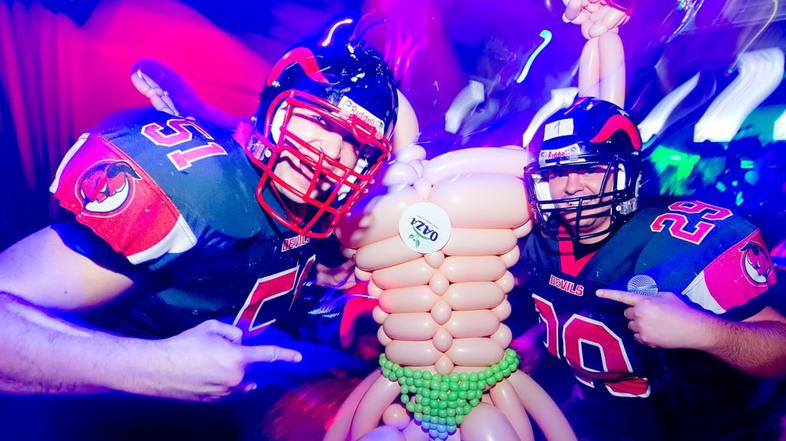 Sindikat party razvnel Cirkus