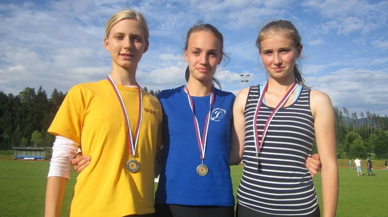 slovenija 09.01.14. maja pogorevc (v sredini), Foto: osebni arhiv