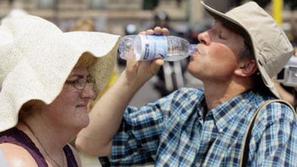 Soncu se je treba izogibati med 10 in 16 uro. Zaščitite se z zaščitnimi kremami 