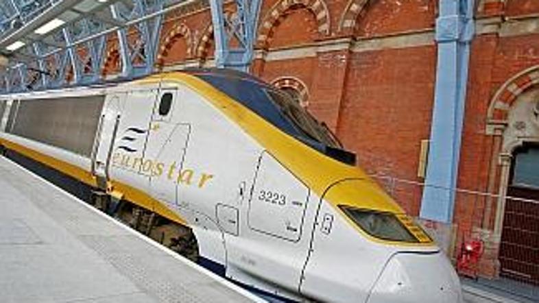 V Londonu so Eurostar pozdravili na prenovljeni postaji Saint Pancras.