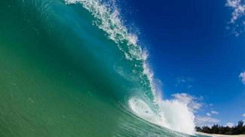 Deskarji jih imajo radi, plavalci ne ... Velikanske valove raje občudujte od dal