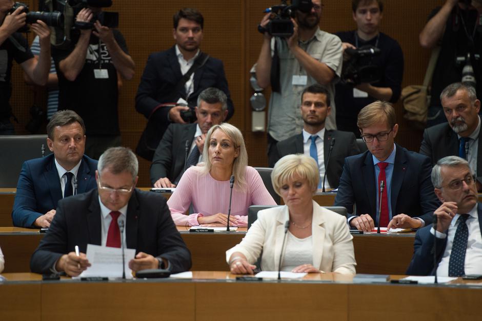 Dejan Židan, Bojana Murišč in Meira Hot na prvi seji 8. državnega zbora Republike Slovenije | Avtor: Anže Petkovšek