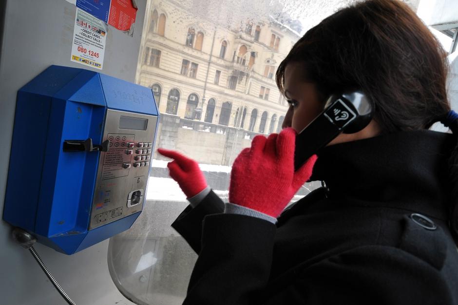 ljubljana 19.01.10, telefon, telefonska govorilnica, telekom, klepetulja, foto:  | Avtor: Anže Petkovšek