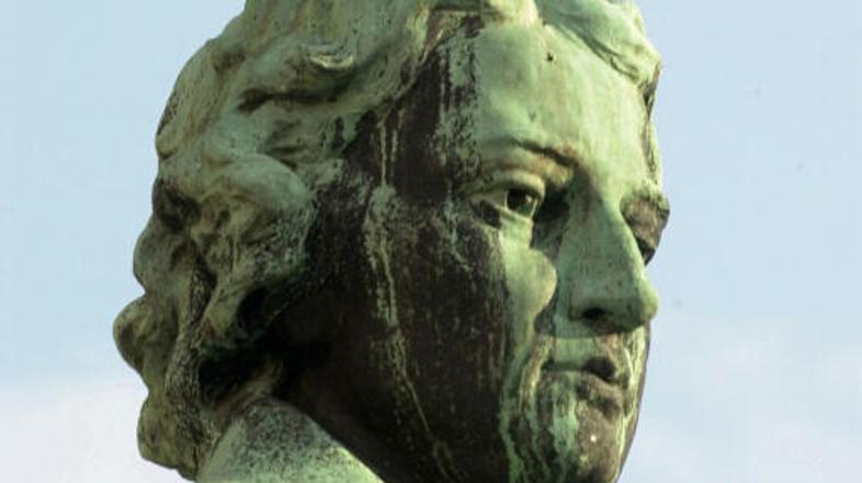 Zamisel, da bi pesnikov rojstni dan proslavili z dnevom odprtih vrat, se je Mini