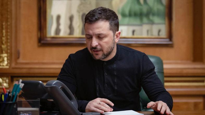 Volodimir Zelenski med telefonskim pogovorom z Donaldom Trumpom